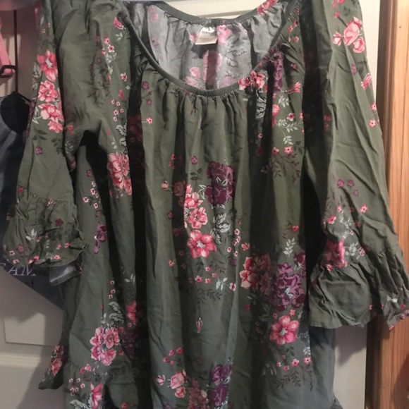 Off the shoulder blouse - Picture 1 of 3